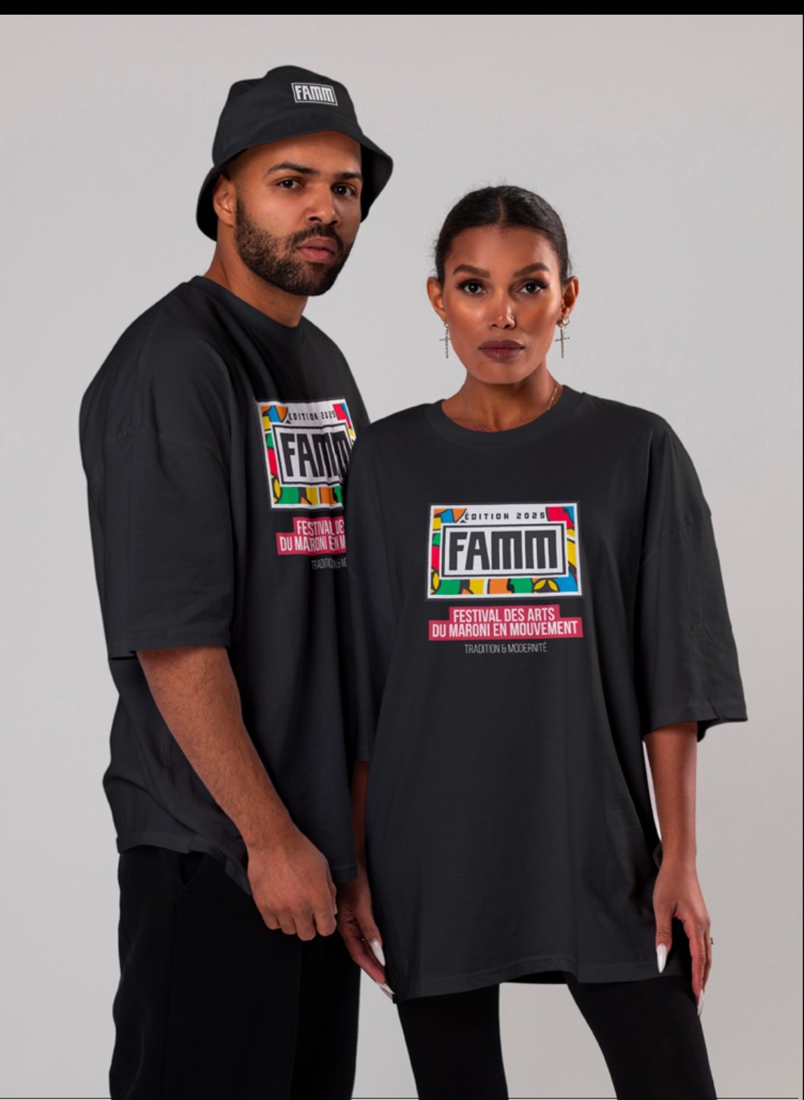 Merch FAMM 2025 — t-shirts et bob noirs floqués du logotype